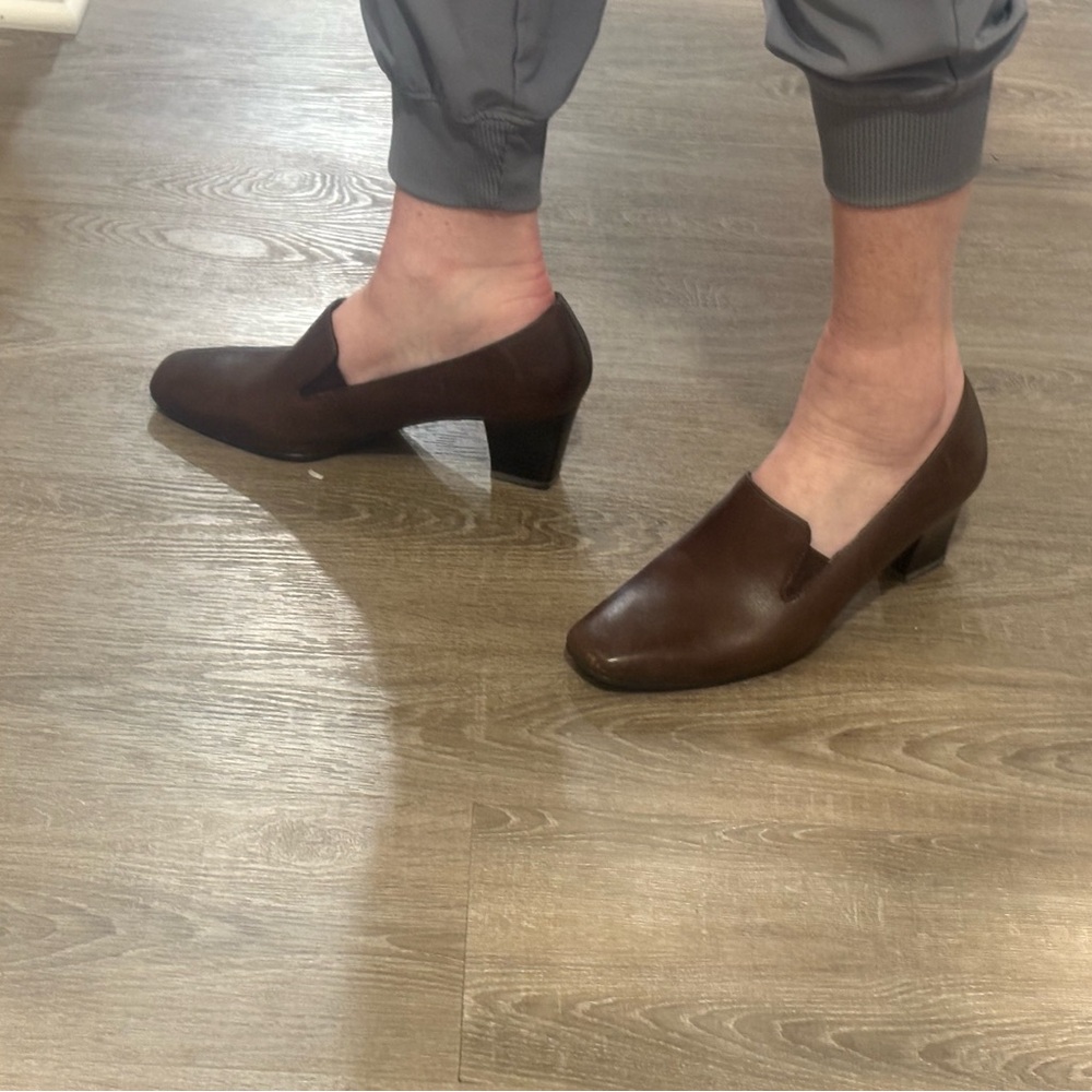 Naturalizer -Women’s heeled loafers- brown